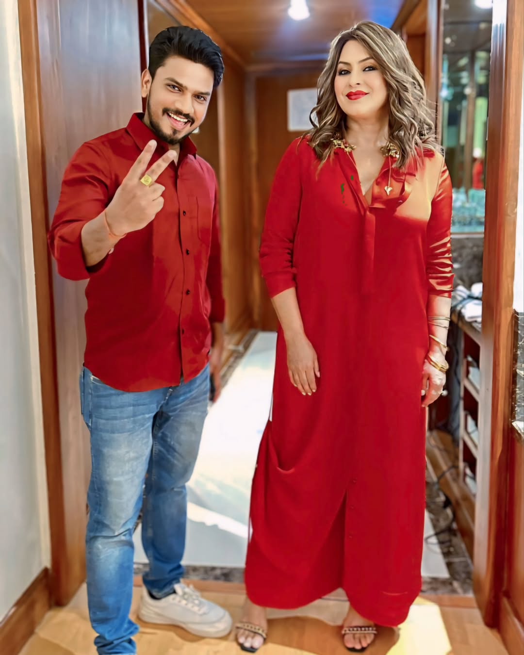 One frame with Actress @mahimachaudhry1 ji and family 🙏Matching Matching 😍#mahimachaudhry #ra.heic