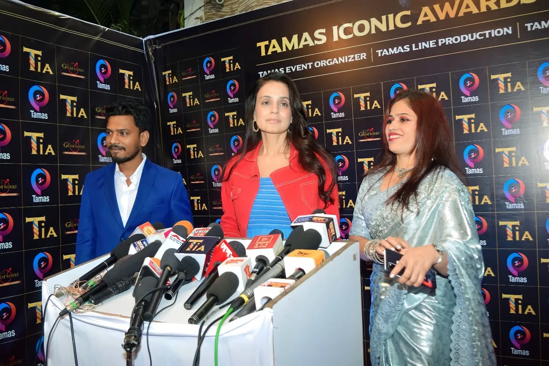Tamas Iconic Awards 2022Media conference #raazrajpootgangaura #AmeeshaPatel #tamasiconiceawards.webp (2)