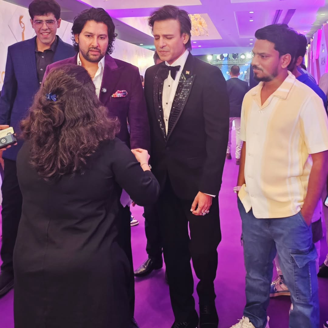 कल रात की यादगार शाम… @zeecineawards 2025 अभिनेता बड़े भाई @vivekoberoi जी और #aftab_shivdasani.heic